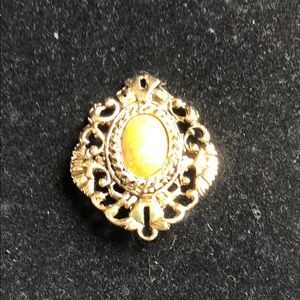 Yellow Gemstone Pendant Brooch in Gold Setting